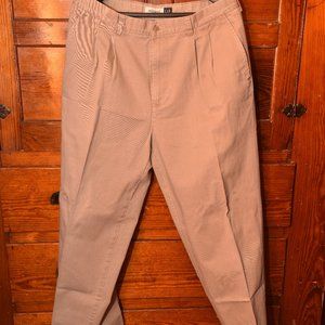 Men's Gap relaxed pleated and cuffed khakis 36/34